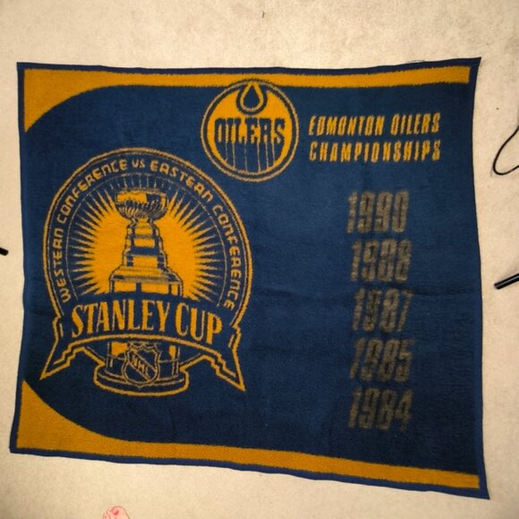 Vintage 90s Y2K NHL Stanley Cup Edmonton Oilers Fleece Blanket - Picture 4 of 4